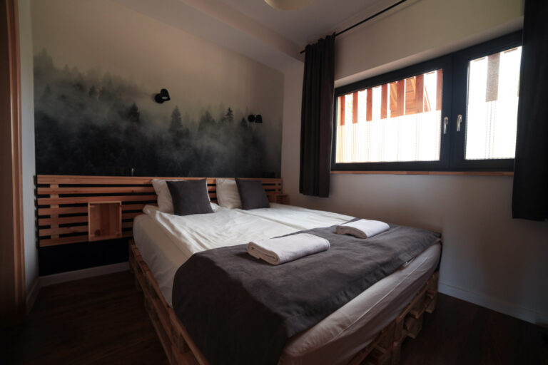 Sypialnia w apartamencie Ceglany