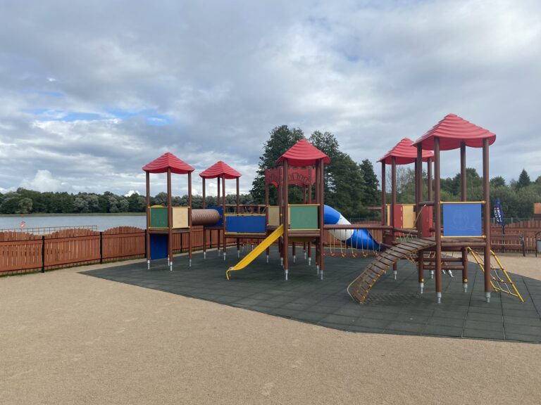 Plaża Czerniki, 400 m od Glemurii